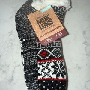 Muk Luks Women's Cozy Cabin Socks,black/red  Non-skid pads, L/XL